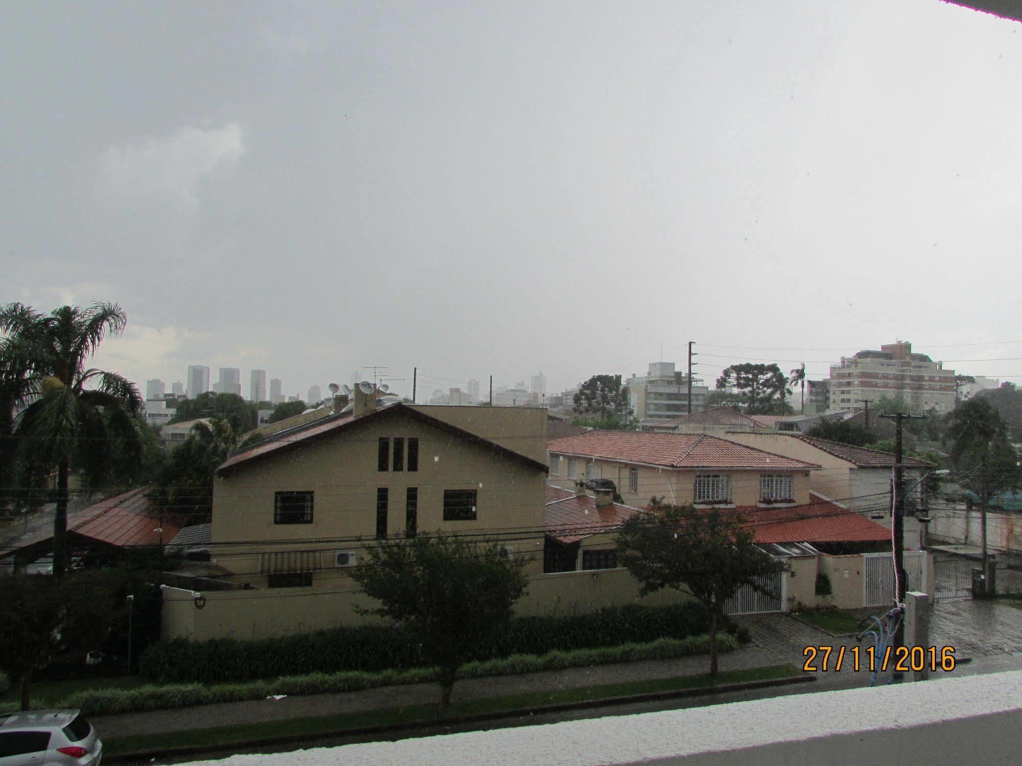 Villa Tata Suites Ltda Curitiba Buitenkant foto